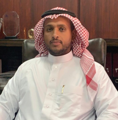 مدير مستشفى الحائط العام يكلف لجنة طبية تقوم بالكشف الطبي على الطلاب