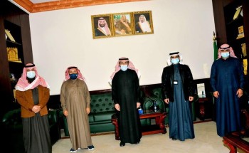 محافظ القريات يلتقي رئيس وأعضاء جمعية العون لرعاية السجناء بالمحافظة محافظ القريات يلتقي رئيس وأعضاء جمعية العون لرعاية السجناء بالمحافظة
