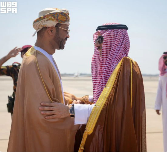 سمو وزير الخارجية يصل إلى سلطنة عُمان