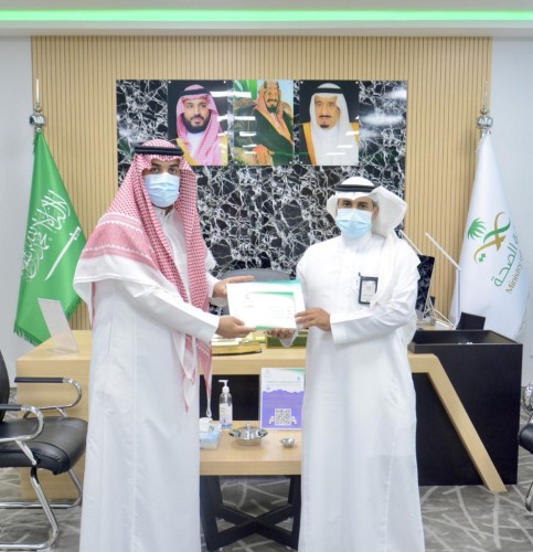 “وزير الصحة ” يكرم عدد من الموظفين المتميزين بصحة جازان