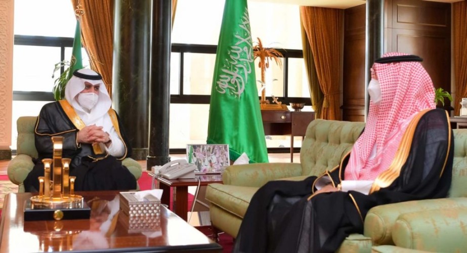 أمير تبوك يستقبل نائب وزير الموارد البشرية للتنمية الاجتماعية
