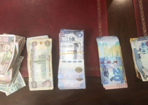 تبوك.. ضبط متسول يقود سيارة فارهة قيمتها ربع مليون وبحوزته 55 ألف ريال تبوك.. ضبط متسول يقود سيارة فارهة قيمتها ربع مليون وبحوزته 55 ألف ريال