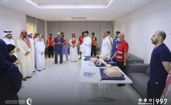 ضمن جهودها لخدمة بيوت الله ومرتاديها غُروس الخيرية توفر جهاز إنعاش القلب في مسجد معمور بالرياض