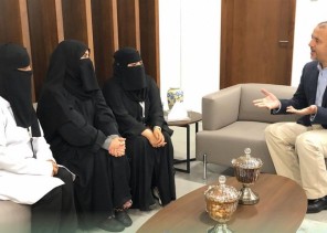 بالصور..الرئيس العام لتجمع الشرقية يكرم طبيبة وممرضة من منسوبي مستشفى الخفجي بالصور..الرئيس العام لتجمع الشرقية يكرم طبيبة وممرضة من منسوبي مستشفى الخفجي