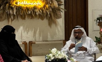 الشاعر محمد رياني يفتح صفحات طفولته وشِعره في أمسية أدبية بجازان الشاعر محمد رياني يفتح صفحات طفولته وشِعره في أمسية أدبية بجازان