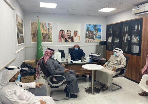 محافظ العيدابي في جولة تفقدية لمراكز الرعاية الأولية بالمحافظة