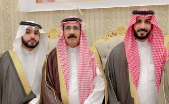 وسط جمع غفير من الأهالي .. فهد بن جلال بن عجوين يحتفل بزواج أبنائه في قصر المعالي كبيتال بحائل وسط جمع غفير من الأهالي .. فهد بن جلال بن عجوين يحتفل بزواج أبنائه في قصر المعالي كبيتال بحائل