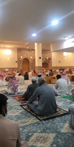 في بيشة متطوعون ينتشرون بالمساجد.. هنا تدابير مشددة في صلاة الجمعة