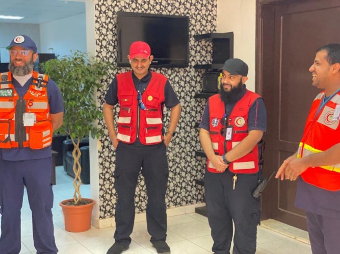 مدير عام الهلال الأحمر بالجوف ينقل معايدة معالي رئيس الهيئة لمنسوبيها العاملين بالميدان