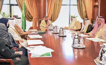 أمير تبوك يترأس اجتماع جمعية الملك عبدالعزيز الخيرية