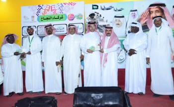 أهالي حي الرقيقة بالهفوف يختتمون احتفالاتهم بالعيد بتكريم أسر شهداء الواجب أهالي حي الرقيقة بالهفوف يختتمون احتفالاتهم بالعيد بتكريم أسر شهداء الواجب