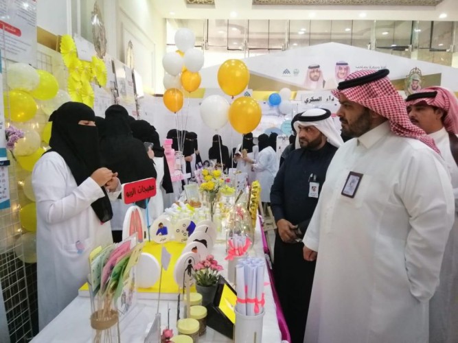 محافظ الداير يدشن فعالية حملة التثقيف الصحي بالأمراض المستوطنة