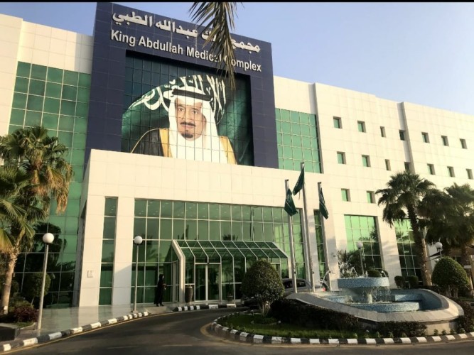 لتقديم الدعم النفسي والإجتماعي للمرضى :  مجمع الملك عبدالله الطبي بجدة يعتمد مبادرة يُسر