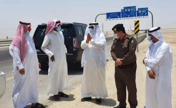 محافظ الخفجي يقف على طريق الجامعه الجديد بالمحافظة محافظ الخفجي يقف على طريق الجامعه الجديد بالمحافظة