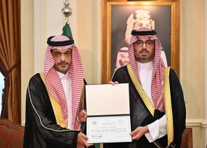 سمو الأمير سعود بن جلوي يستقبل مدير مكافحة المخدرات بجدة سمو الأمير سعود بن جلوي يستقبل مدير مكافحة المخدرات بجدة