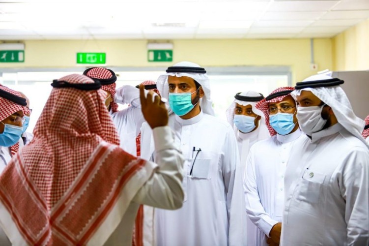 وزير الصحة يستعرض خطط تطوير القطاع الصحي في محافظة العلا