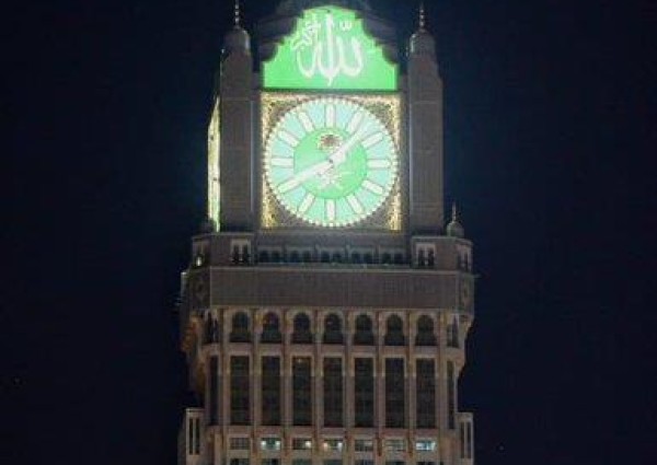 شاهد.. برج الساعة في مكة يحتفل بحلول شهر رمضان المبارك شاهد.. برج الساعة في مكة يحتفل بحلول شهر رمضان المبارك