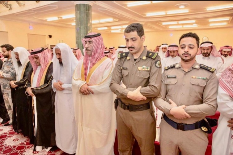 محافظ الطوال  “بن رازن ” يزور المرضى ويستقبل المهنئين بعيد الفطر المبارك