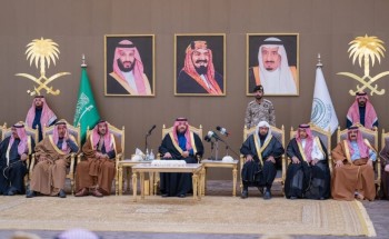 أمير الحدود الشمالية يستقبل المسؤولين والقضاةَ ومديري الإدارات الحكومية من مدنيين وعسكرين بمحافظة رفحاء