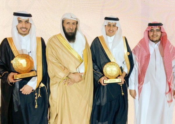طلاب جمعية نبأ لتحفيظ القرآن الكريم بخميس مشيط يفوزون بجائزة خادم الحرمين الشريفين لحفظ القرآن الكريم