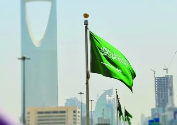 السعودية ترحب باتفاق وقف إطلاق النار بين واشنطن وطهران وتؤكد ضرورة إبقاء مضيق هرمز مفتوحًا
