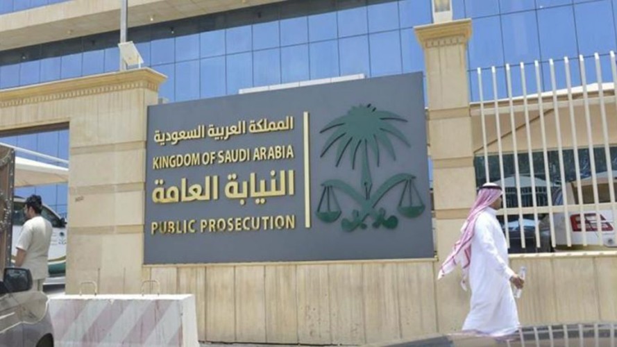 النيابة العامة: تصدر أمرا بالبحث والتحري عن ادمة ظهرت في فيديو وهي تعذب طفلة صغيرة
