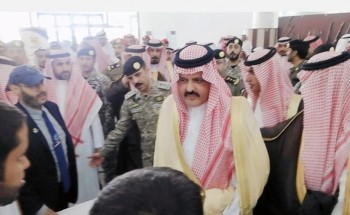 قدم بشته الخاص لرجل الأعمال عواد الرضيمان .. سمو أمير منطقة حائل يدشن عدد من المشاريع التنموية في محافظة الحائط قدم بشته الخاص لرجل الأعمال عواد الرضيمان .. سمو أمير منطقة حائل يدشن عدد من المشاريع التنموية في محافظة الحائط