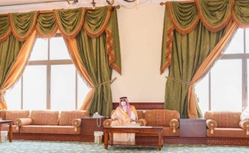 أمير منطقة تبوك يلتقي أهالي أملج وينوه بماتشهده المحافظة من حراك سياحي*