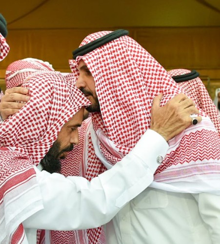“إعلاميون مبادرون” يقدمون واجب العزاء في “معتز الحارثي”