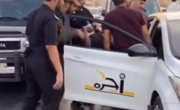 فيديو.. لحظة مداهمة شرطة الرياض لعدد من المخالفين والمطلوبين وهذا ما عُثر عليه بحوزتهم