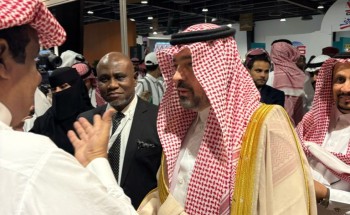 «دبلوماسيون ومسؤولون» يزورون جناح «متحف صلح الحديبية» في معرض «نسك وهدايا الحاج» بمكة