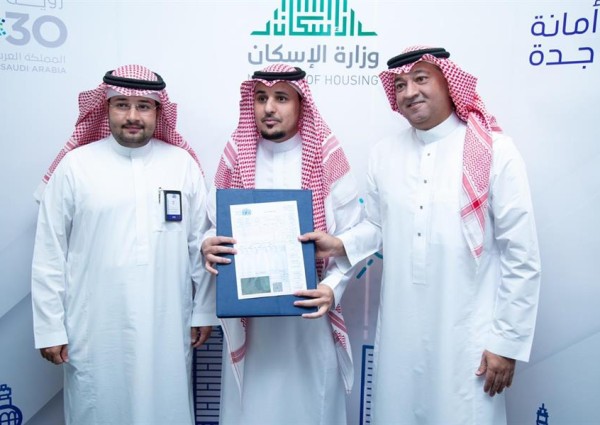 بالصور.. مستفيدو مخطط “عسفان” للأراضي المجانية يتسلمون الرخص ويبدؤون بالبناء