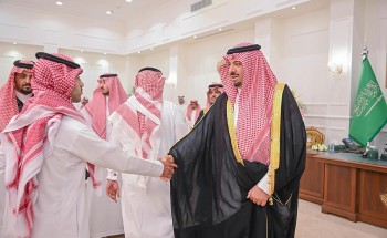 سمو أمير الحدود الشمالية يستقبل الوكلاء ومديري الأقسام وموظفي الإمارة
