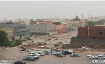بالفيديو: الأمطار تحاصر مباني وسيارات متوقفة في أحد أحياء جدة بالفيديو: الأمطار تحاصر مباني وسيارات متوقفة في أحد أحياء جدة