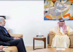 الخارجية تستدعي السفير الإيراني: لن نسمح بتقويض أمن المنطقة أو المساس بالسيادة الخارجية تستدعي السفير الإيراني: لن نسمح بتقويض أمن المنطقة أو المساس بالسيادة
