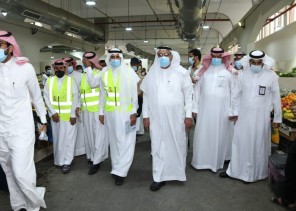 أمين الشرقية ورئيس المجلس البلدي لأمانة الشرقية يتفقدان سوق الخضار والفواكه المركزي بالدمام أمين الشرقية ورئيس المجلس البلدي لأمانة الشرقية يتفقدان سوق الخضار والفواكه المركزي بالدمام