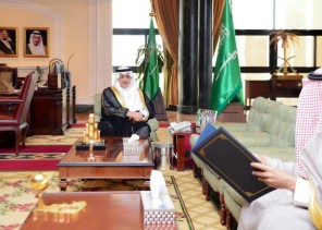 أمير تبوك يشيد بالدور الرائد الذي تبذله وكالة الأحوال المدنية لتطوير خدماتها بما يرفع كفاءة الأداء أمير تبوك يشيد بالدور الرائد الذي تبذله وكالة الأحوال المدنية لتطوير خدماتها بما يرفع كفاءة الأداء