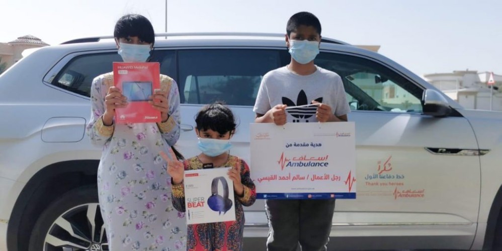 فريق الهلال الأحمر التطوعي بطبرجل يقيم نقطة فرز بصري بأحد الأسواق التجارية