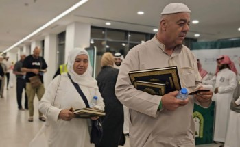 “الشؤون الإسلامية” بتبوك تبدأ توزيع هدية خادم الحرمين الشريفين على الحجاج المغادرين عبر منفذ حالة عمار “الشؤون الإسلامية” بتبوك تبدأ توزيع هدية خادم الحرمين الشريفين على الحجاج المغادرين عبر منفذ حالة عمار