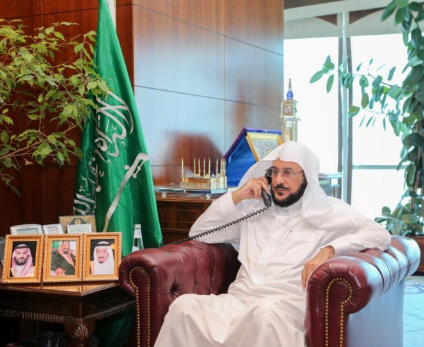 عبر أتصال .. وزير الشؤون الإسلامية يواسي أسرة الراحل “مؤذن جامع العبدالقادر بالرياض المتوفى بكورونا “