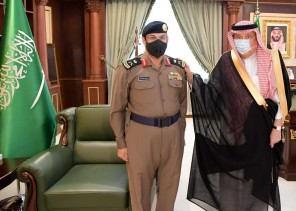 سمو أمير منطقة جازان يقلد مدير الدفاع المدني رتبته الجديدة ” لواء “.. سمو أمير منطقة جازان يقلد مدير الدفاع المدني رتبته الجديدة ” لواء “..