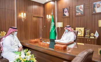 أمير حائل يستعرض مع “الزايدي” سير المشاريع البلدية في المنطقة أمير حائل يستعرض مع “الزايدي” سير المشاريع البلدية في المنطقة