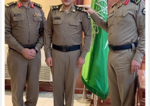 مدير شرطة تبوك يقلد الرائد “محمد الرشيدي” رتبته الجديدة