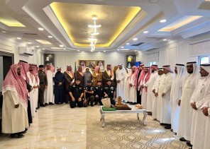 مفوض الإفتاء بمنطقة جازان أثناء استقبال محافظ الداير له ” على عاتقنا مسؤولية الوقوف كدرع منيع لحماية هذا الوطن “ مفوض الإفتاء بمنطقة جازان أثناء استقبال محافظ الداير له ” على عاتقنا مسؤولية الوقوف كدرع منيع لحماية هذا الوطن “