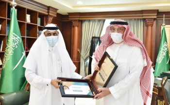 سمو أمير جازان يتسلم تقرير تعليم جازان عن متابعة اعمال سير الاختبارات عن بعد عبر منصة مدرستي .. سمو أمير جازان يتسلم تقرير تعليم جازان عن متابعة اعمال سير الاختبارات عن بعد عبر منصة مدرستي ..