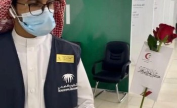 متطوعات هلال الجوف يعايدن منسوبي مركز اللقاحات بسكاكا متطوعات هلال الجوف يعايدن منسوبي مركز اللقاحات بسكاكا