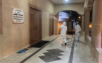 بلدية القطيف تعقم مداخل وساحات الجوامع والمساجد استعداداً لاستقبال المصلين بلدية القطيف تعقم مداخل وساحات الجوامع والمساجد استعداداً لاستقبال المصلين