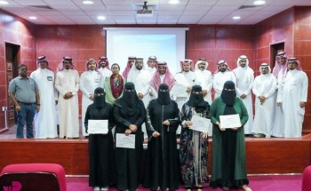 مدير عام فرع وزارة البيئة بالحدود الشمالية يكرم رئيس وأعضاء هيئة الصحفيين في مسرح الفرع