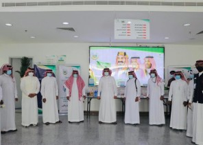 محافظ الحرث يعايد أبطال الصحة بمستشفى المحافظة محافظ الحرث يعايد أبطال الصحة بمستشفى المحافظة
