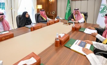 أمير حائل يستعرض مشروع “بيت الحرفيين” ويشيد بجهود هيئة التراث في دعم الهوية الوطنية